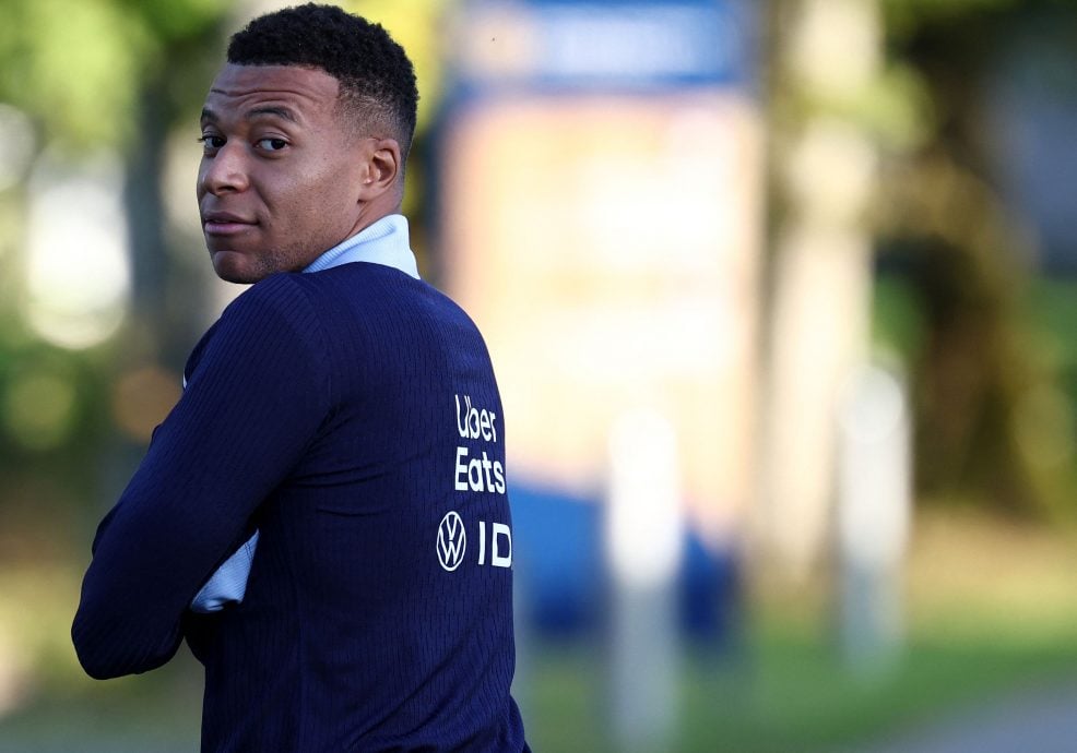 激战,鹈鹕雄鹿对,决惊心动魄,B体育app下载,B体育官网,B体育官方网站,B体育平台